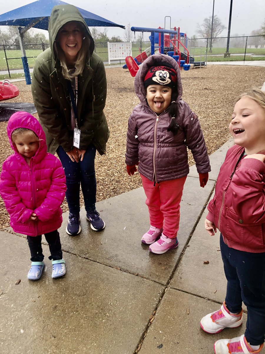 Recently, the #LittleBruins in Amanda Ritchie’s  classroom <a href="/GCBurkhead/">G.C. Burkhead</a> stepped outside for a few minutes while it was snowing! ❄️ They used their senses to feel the cold, see the snowflakes, &amp; catch them with their tongues!👅#HCSDifferenceMakers #HCSPreschool #SnowFun