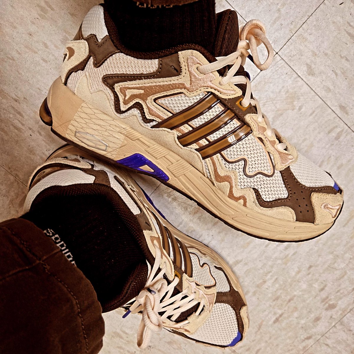 xbenzerox's tweet photo. Going with the bad bunny x @adidasoriginals Response CL again today.  I'm keeping a brown motif for Turkey day!  #sneakers #sneakerhead #sneakercollector #sneakercollab #adidasresponse #yoursneakersaredope #kotd #whatsonfeet https://t.co/tsPLqTkq4Z