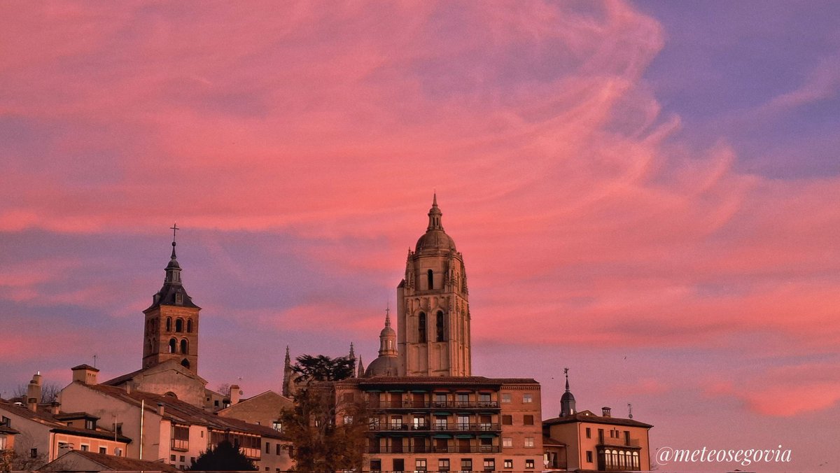 Pinceladas del atardecer del miércoles en #Segovia.