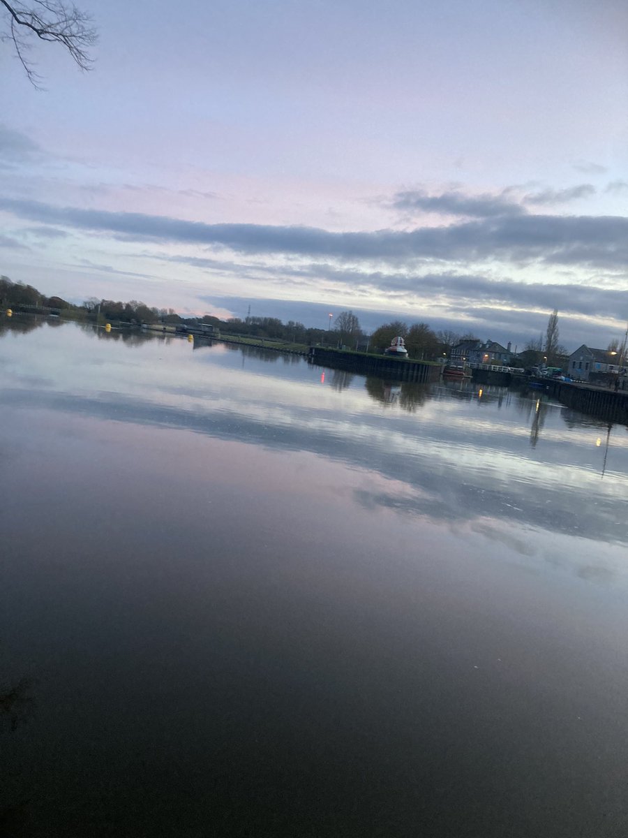 Golds, purples, pinks: running on Exeter quay this evening