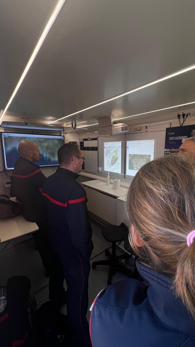 ECASCVALABRE's tweet photo. École d'Application de Sécurité Civile 
Formation d'officiers Systèmes d'information et de Communication 
#valabre #DGSCGC #secours #ecasc #pompiersdefrance #sécuritécivile #FormationInternationale https://t.co/6KFeSfmij2