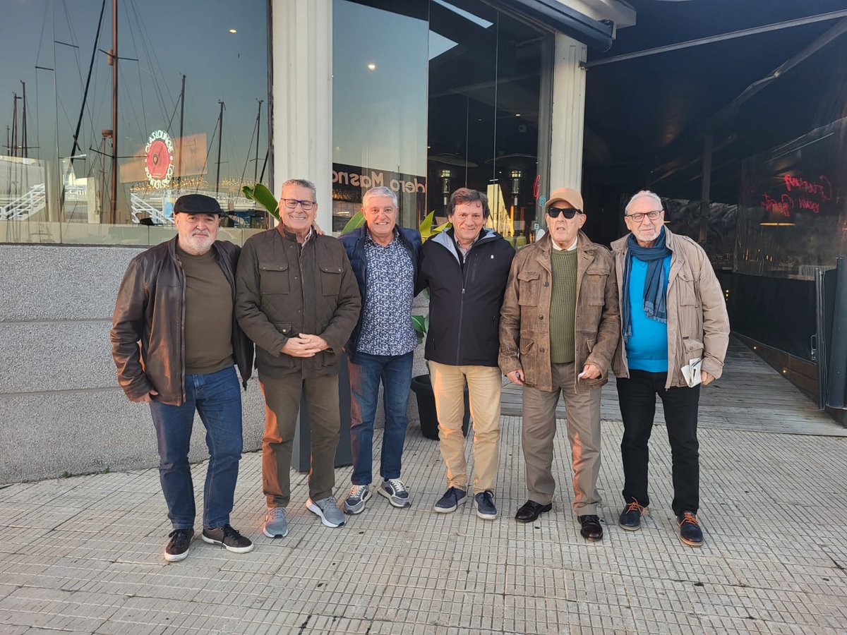 futbolcatalunya.com (@futbolcatalunya) on Twitter photo Experiència #futbolcat
Antonio Morales <a href="/FundacioGrama/">Fundació Esportiva Grama</a>, <a href="/MiguelGardelVa/">Miguel García</a> <a href="/CELHospitalet/">CE L'Hospitalet</a>, Felipe Martínez (Associació de clubs de futbol de Badalona), <a href="/JuanjoIsernAran/">Juanjo Isern</a>, Fermín Casquete <a href="/cfbadalonasad/">CF Badalona SAD Oficial</a> i José Gálvez <a href="/ue_cornella/">UE Cornellà 💚</a>
#futbolcat Experiència #futbolcat
Antonio Morales <a href="/FundacioGrama/">Fundació Esportiva Grama</a>, <a href="/MiguelGardelVa/">Miguel García</a> <a href="/CELHospitalet/">CE L'Hospitalet</a>, Felipe Martínez (Associació de clubs de futbol de Badalona), <a href="/JuanjoIsernAran/">Juanjo Isern</a>, Fermín Casquete <a href="/cfbadalonasad/">CF Badalona SAD Oficial</a> i José Gálvez <a href="/ue_cornella/">UE Cornellà 💚</a>
#futbolcat