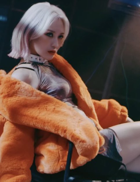 jiufiim's tweet photo. still the most sickening anyone has ever looked in a mv. like i know she knows she ate https://t.co/ydhkotjyit