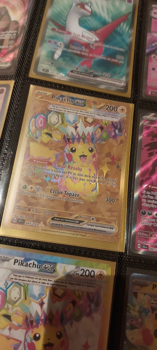 Flouf11's tweet photo. J'ai chopé Pikachu Gold j'ai chatté non? https://t.co/sXBhPhT4hP