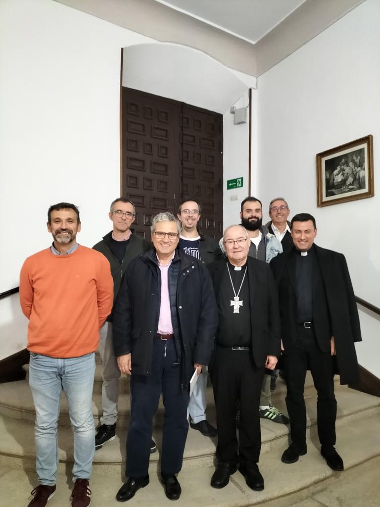 Encuentro de la Comisión Diocesana con <a href="/Obispofcerro/">✙ Francisco Cerro Chaves</a> , con quien hemos debatido retos del presente y futuro, nuestra participación en el Sínodo Diocesano y cómo seguir fomentando el proyecto de Acción Católica General en nuestras parroquias y la diócesis.