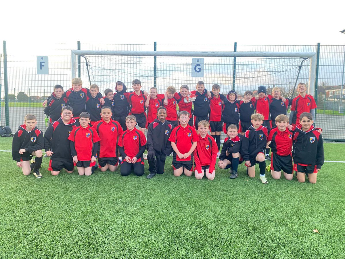 CardinalAllenPE's tweet photo. An amazing afternoon of Y7 Football hosted by @FhsPEdept So good to see so many of our Y7 students involved with school sport 👏⚽️ #ltmck #clasicod #schoolfootball https://t.co/sSXLpllStH