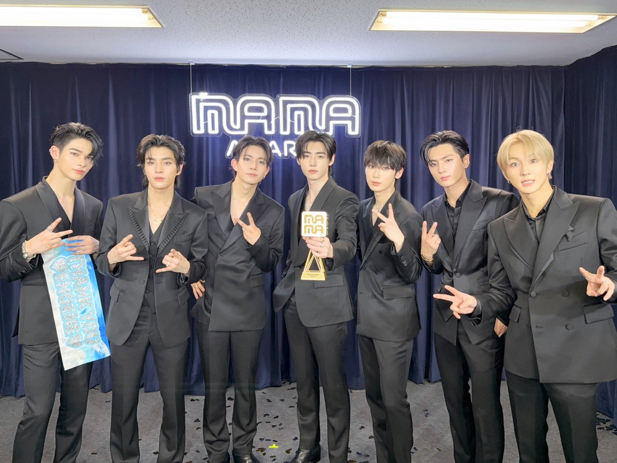 안! tweet media