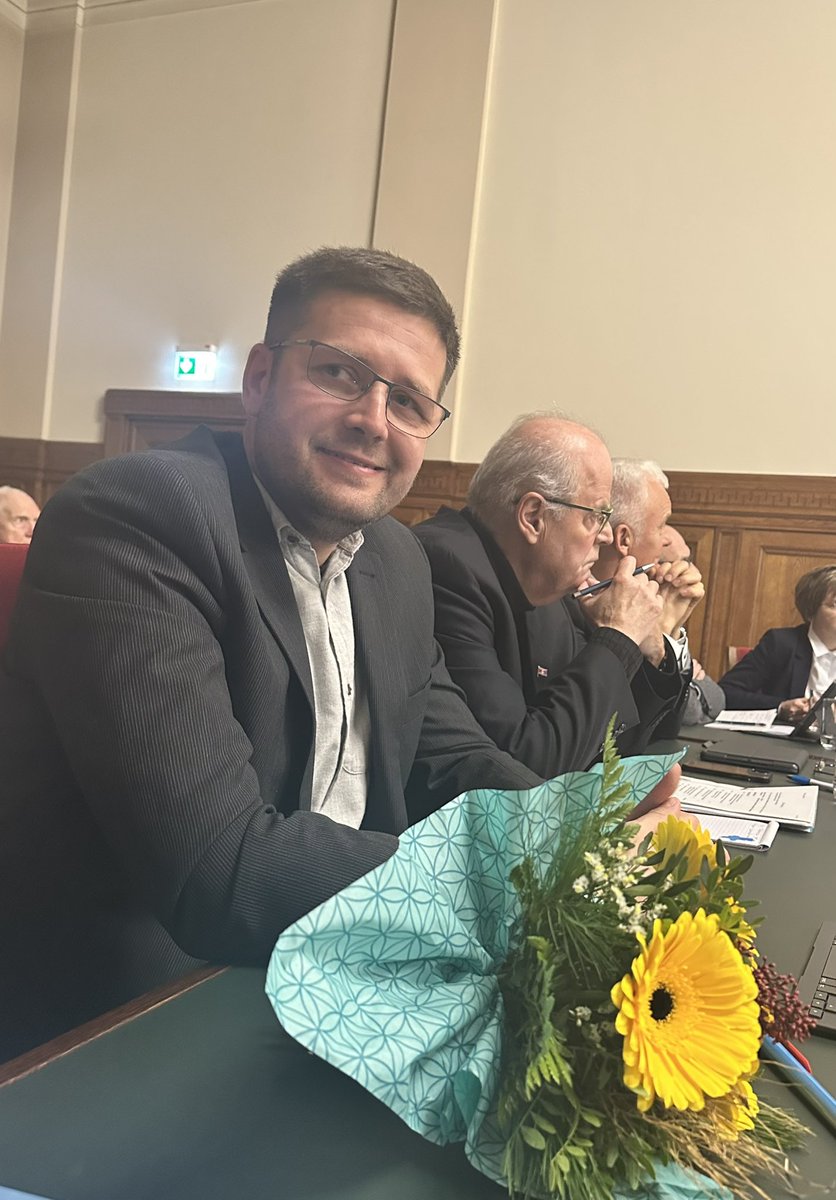 Gute Nachrichten zum Abend:

Im Tangermünder Stadtrat setze sich soeben bei der Wahl eines stellv. Stadtratsvorsitzenden der AfD-Kandidat Christopher Osterburg deutlich gegen den CDU-Kandidaten mit 15:12 durch. Schluss mit diesem Brandmauer-Geschwafel:

Die #AfD ist Volkspartei!