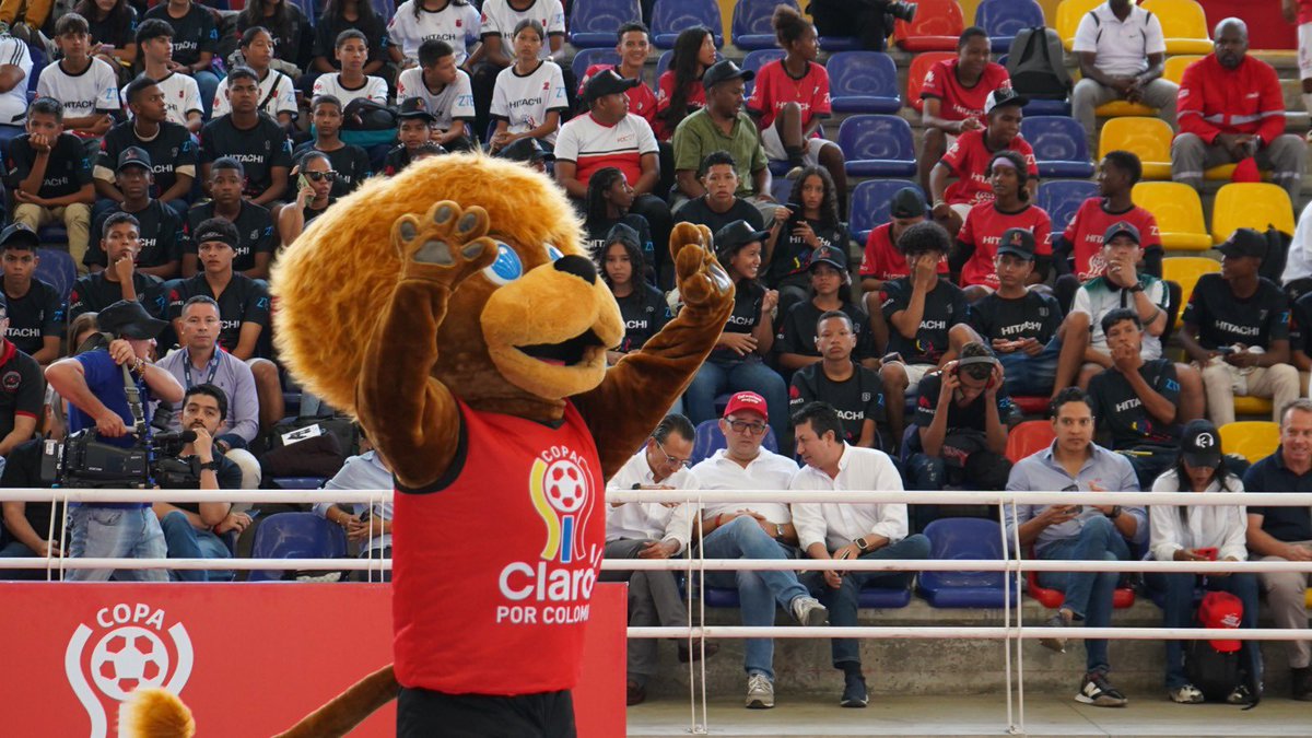 SecDeporteCali's tweet photo. ¡Vivimos la final y la clausura de la Copa Claro Colombia en Cali! 🙌🏼

Hoy en la mañana, el equipo de Casanare Yop-Cap-Ce se coronó campeón de la Copa Claro, torneo que tiene como iniciativa transformar vidas a través del fútbol. https://t.co/gNW92Tm5Ea