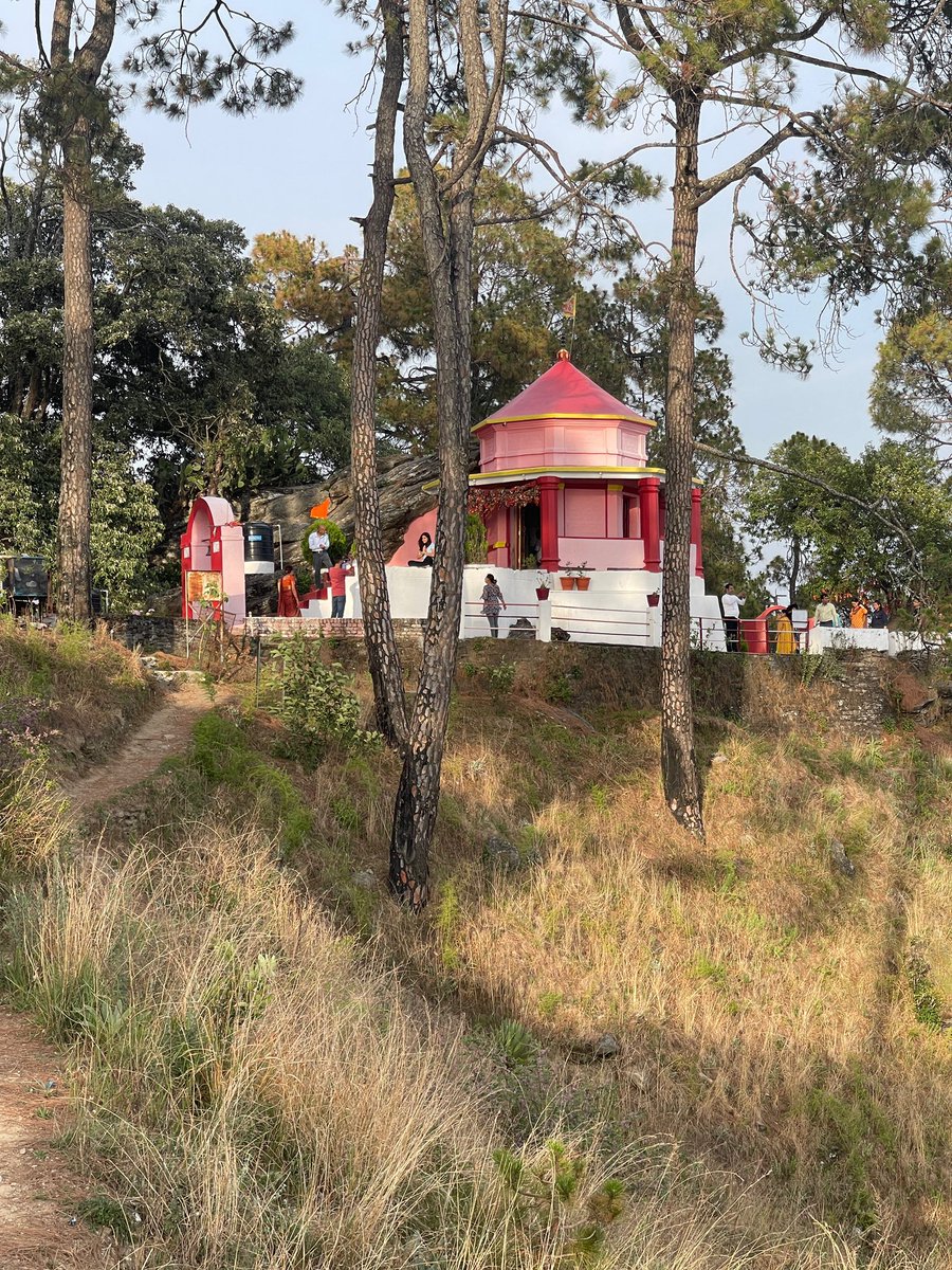 maniacmeet's tweet image. Just had an amazing time at #KasarDevi #Uttarakhand!

It's one of only 3 places on Earth located on the Van Allen Belt, known for its magical and healing vibes.

This off-beat spot is perfect to escape city life. Spend 2-3 days here for a tranquil retreat. 🌄✨

#TravelDiaries