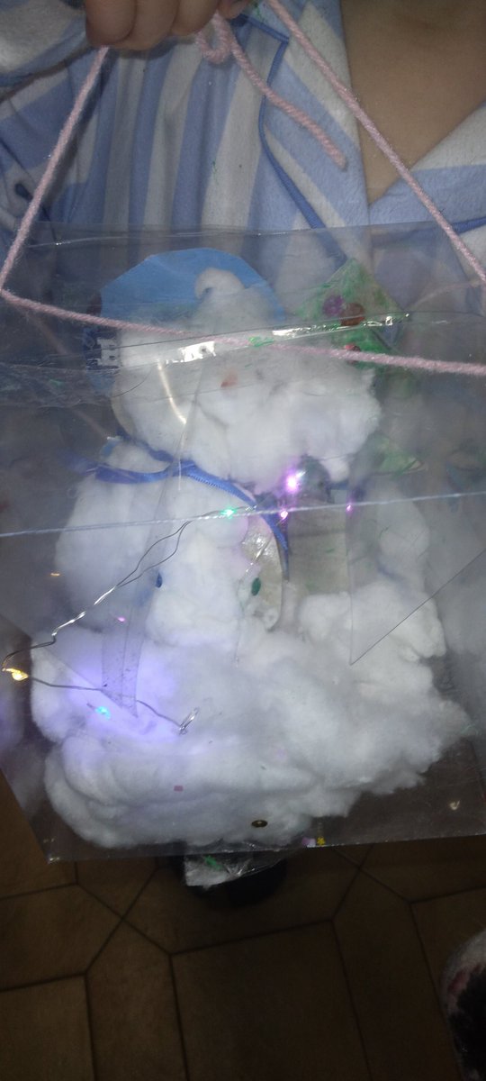 Beckzd83's tweet photo. Winter y2 high flyers  (christmas in a box)and Henry y5 einstiens( A Robin christmas) winter arts competition  entry #winterartscompetition #christmas @AnfieldPrimary @AnfieldRoadY2 @AnfieldRoadY5 https://t.co/IpJFE17XGK