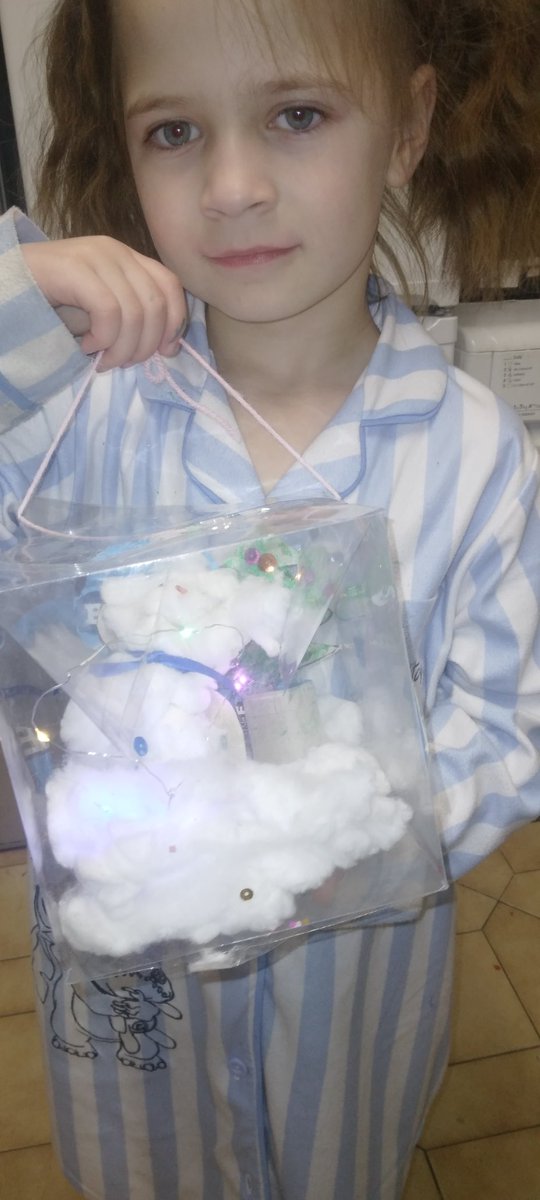 Beckzd83's tweet photo. Winter y2 high flyers  (christmas in a box)and Henry y5 einstiens( A Robin christmas) winter arts competition  entry #winterartscompetition #christmas @AnfieldPrimary @AnfieldRoadY2 @AnfieldRoadY5 https://t.co/IpJFE17XGK