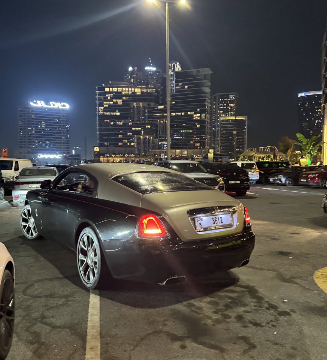 MrOverpaid's tweet photo. Dubai is a motivating city to be in. You see money and rich people everywhere. https://t.co/o4iUFJ6TCH
