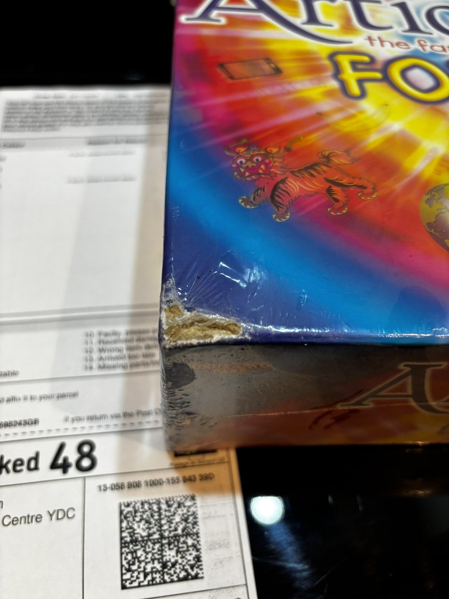 .<a href="/verynetwork/">Very</a> how can I make a complaint about a delivery? The outer packaging was ripped open causing damage to a gift 

Below is the damage to the box