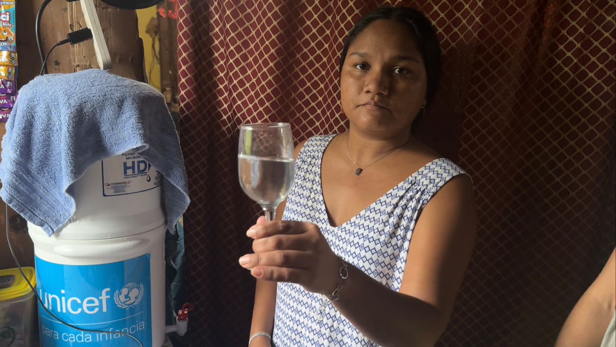 unicefhonduras's tweet photo. Con el fin de asegurar agua limpia a niñas, niños y familias afectadas por #Sara, #UNICEF continua su trabajo junto a @SaveChildrenHn, @ECHO_LatAm y la #RedHumanitaria proporcionando suministros de higiene y purificación del agua en hogares y albergues de #Atlántida, #Honduras https://t.co/BEmDQnODF9