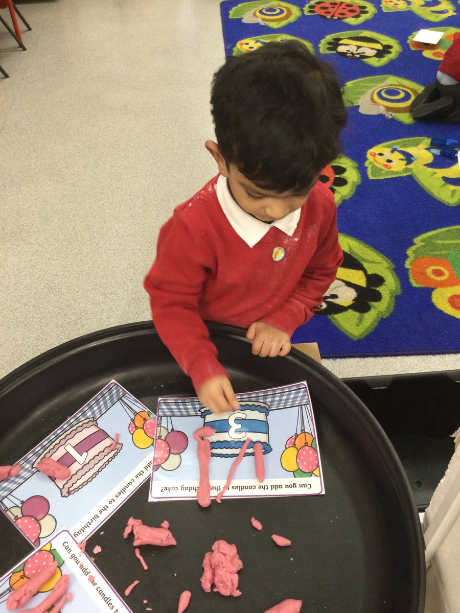 LeighPrimary's tweet photo. Nursery children have been fantastic at making candles out of play dough to place on the birthday cakes. They recognised the numbers and placed the correct number of candles on the cake. #maths #numberrecognition #playdoughfun #countingcandles #PD https://t.co/nhsKWRWoSK