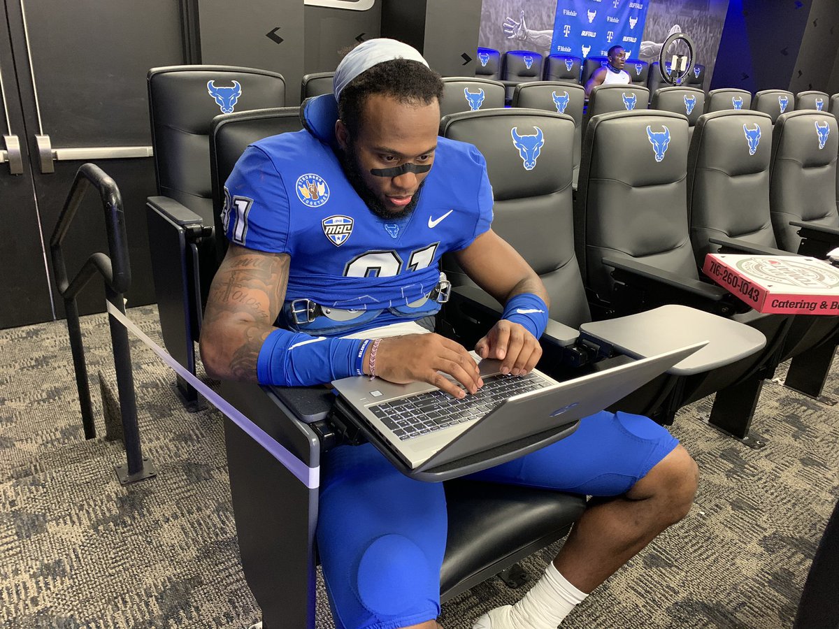 bulletpoints716's tweet photo. FOLKS! @UBFootball makes the @MACSports championship with a BG and Ball State win Friday.

If BG and Ball State win, we will give away $100 to @AmherstAleHouse AND an additional $100 to two followers who share this.

Just RT, follow us and @AmherstAleHouse to enter. #HornsUp https://t.co/aAypNLZJSP