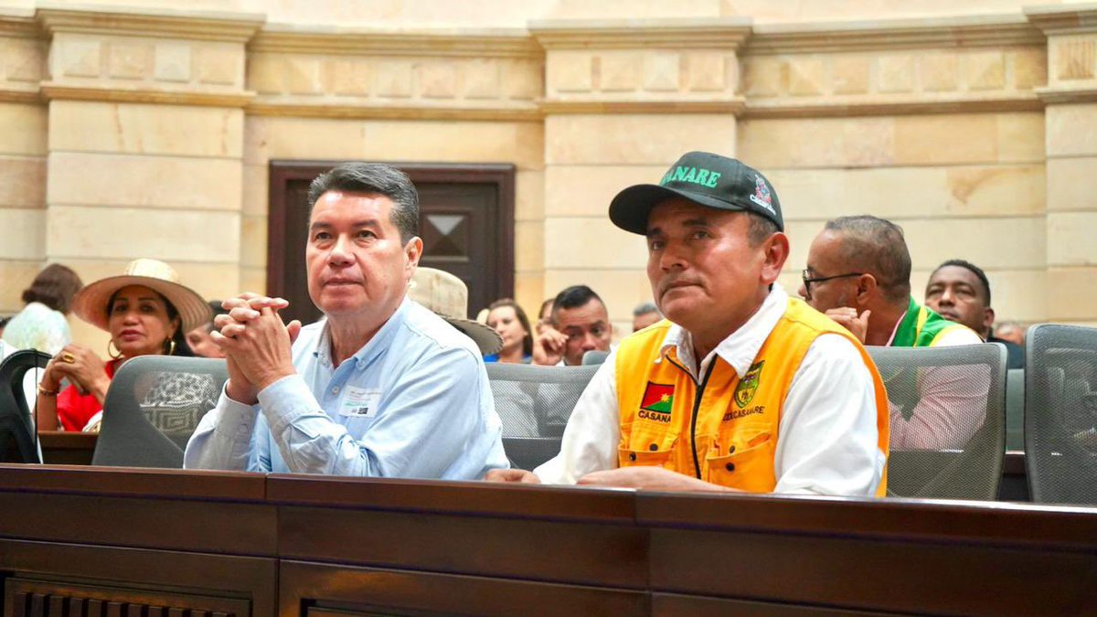 GustavoGarcia_F's tweet photo. Hoy celebramos un espacio histórico de diálogo con los 42 presidentes de la @confecomunal y las Federaciones de Acción Comunal, ellos en representación de las 63mil JAC del país. 

Esto en cumplimiento al artículo 40 de la Ley 2166 de 2021. 👥 Representantes de las JAC y  comunales  de todo el país para avanzar en: 

✅ Política Pública Nacional de Acción Comunal
✅ Convenios solidarios y economía popular
✅ Emergencia climática y Acuerdo de Paz
