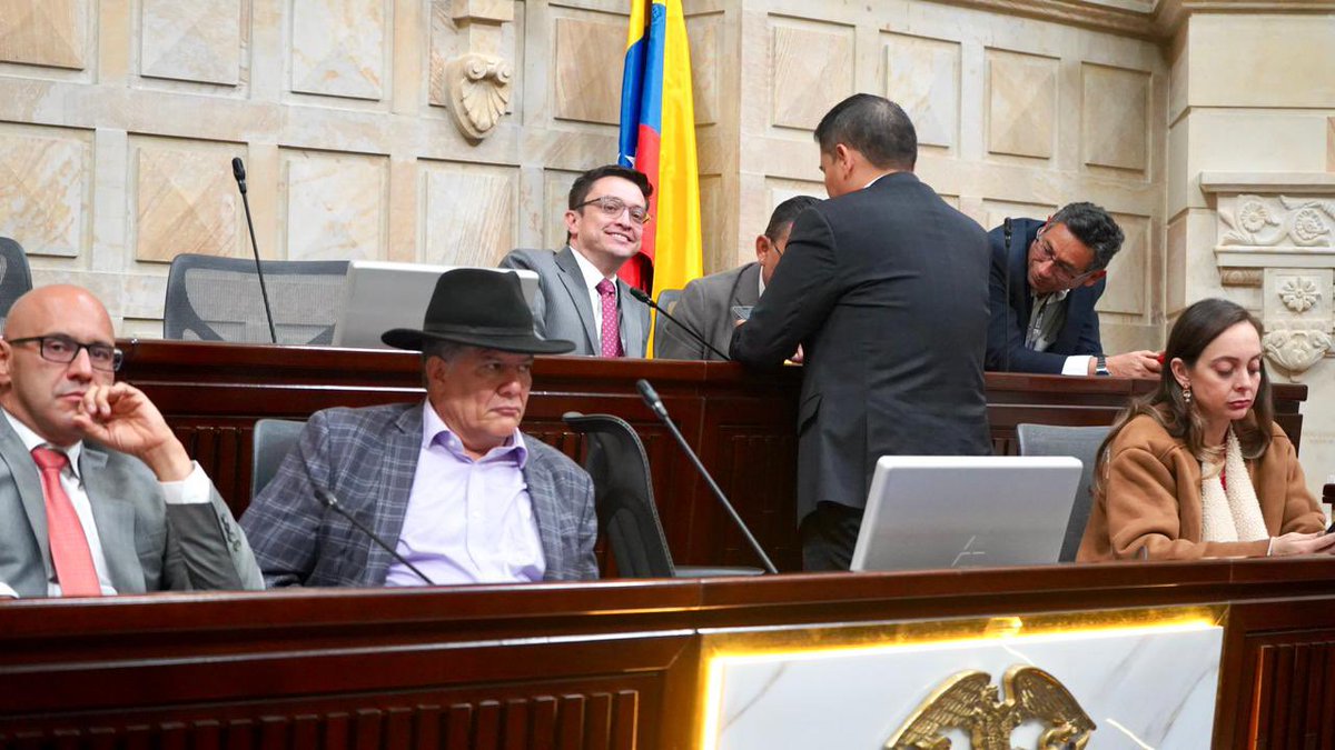 GustavoGarcia_F's tweet photo. Hoy celebramos un espacio histórico de diálogo con los 42 presidentes de la @confecomunal y las Federaciones de Acción Comunal, ellos en representación de las 63mil JAC del país. 

Esto en cumplimiento al artículo 40 de la Ley 2166 de 2021. 👥 Representantes de las JAC y  comunales  de todo el país para avanzar en: 

✅ Política Pública Nacional de Acción Comunal
✅ Convenios solidarios y economía popular
✅ Emergencia climática y Acuerdo de Paz