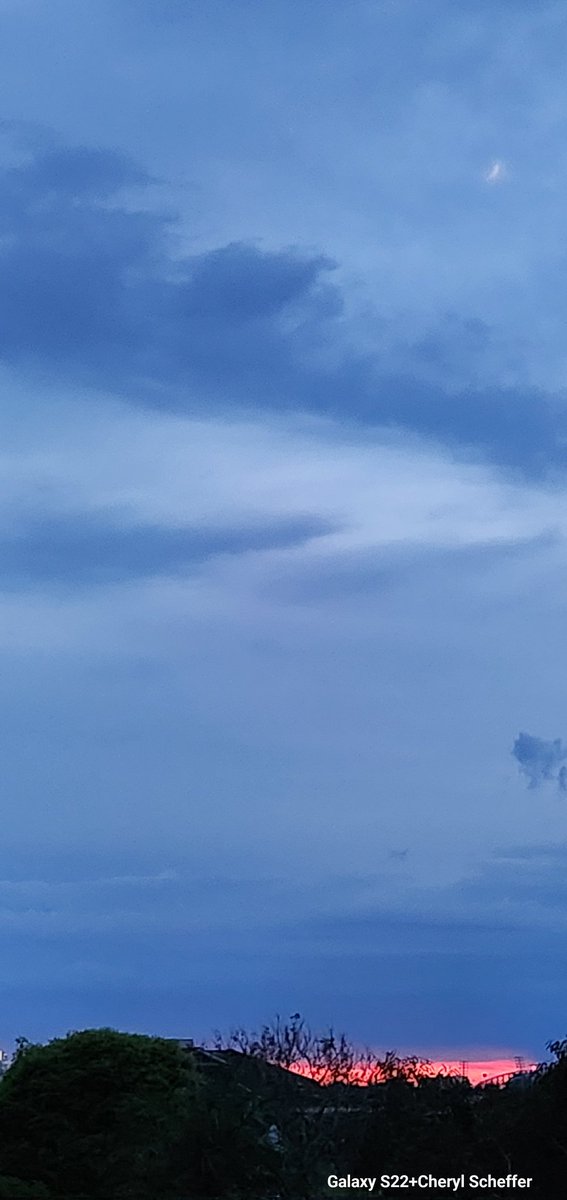 CherScheff's tweet image. Thursday Waning Crescent Moon rising 
Fading in early morning grey clouds ☁️☔️
#Sydneyweather