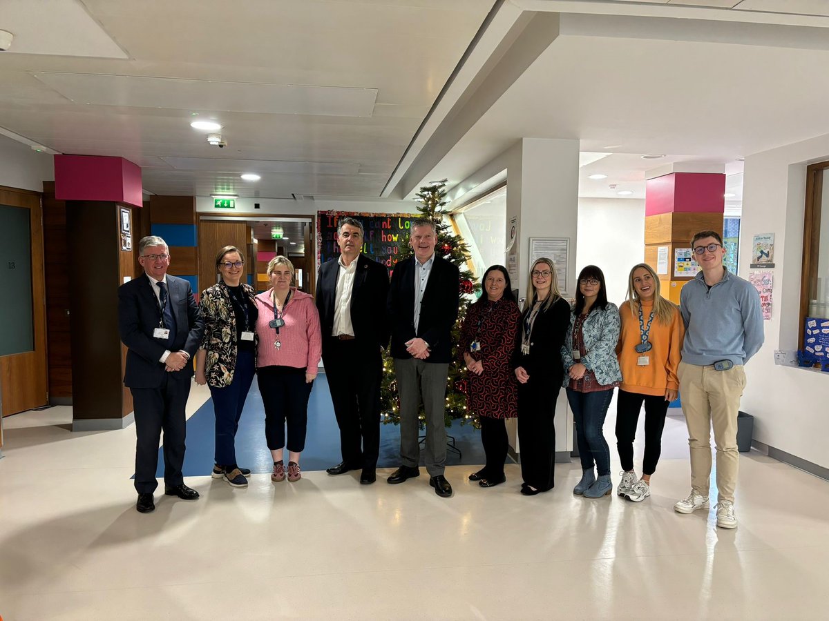 Our Chief Executive, John Farrelly; Inspector of Mental Health Services Prof Jim Lucey; and Board Member, Dr Joseph Duffy (CEO of Jigsaw) met this week with the staff of Willow Grove Adolescent Unit to recognise the centre’s consistent achievement of high standards of compliance.