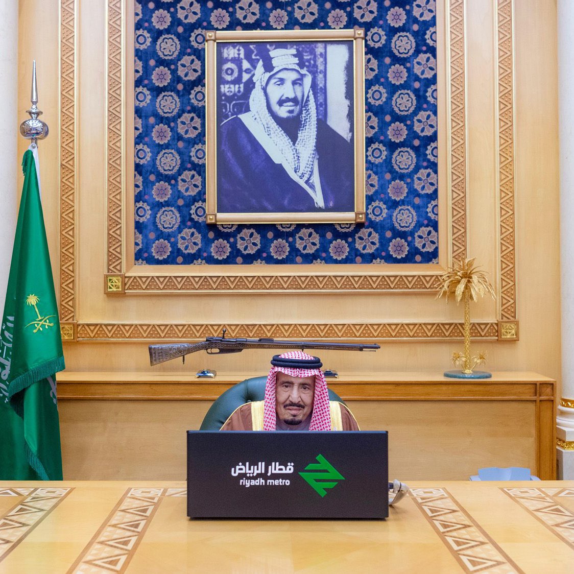 وضَع للرياض أساسات المستقبل النموذجي منذ أن كان أميراً لها، واليوم ملكًا يفتتح مشروع #قطار_الرياض كأحد أبرز إنجازات عهده الزاهر.
#وطن_عظيم بقيادته وشعبه وتقدمه، يزدهر يومًا إثر يوم وعجلة التنمية فيه لا تتوقف.