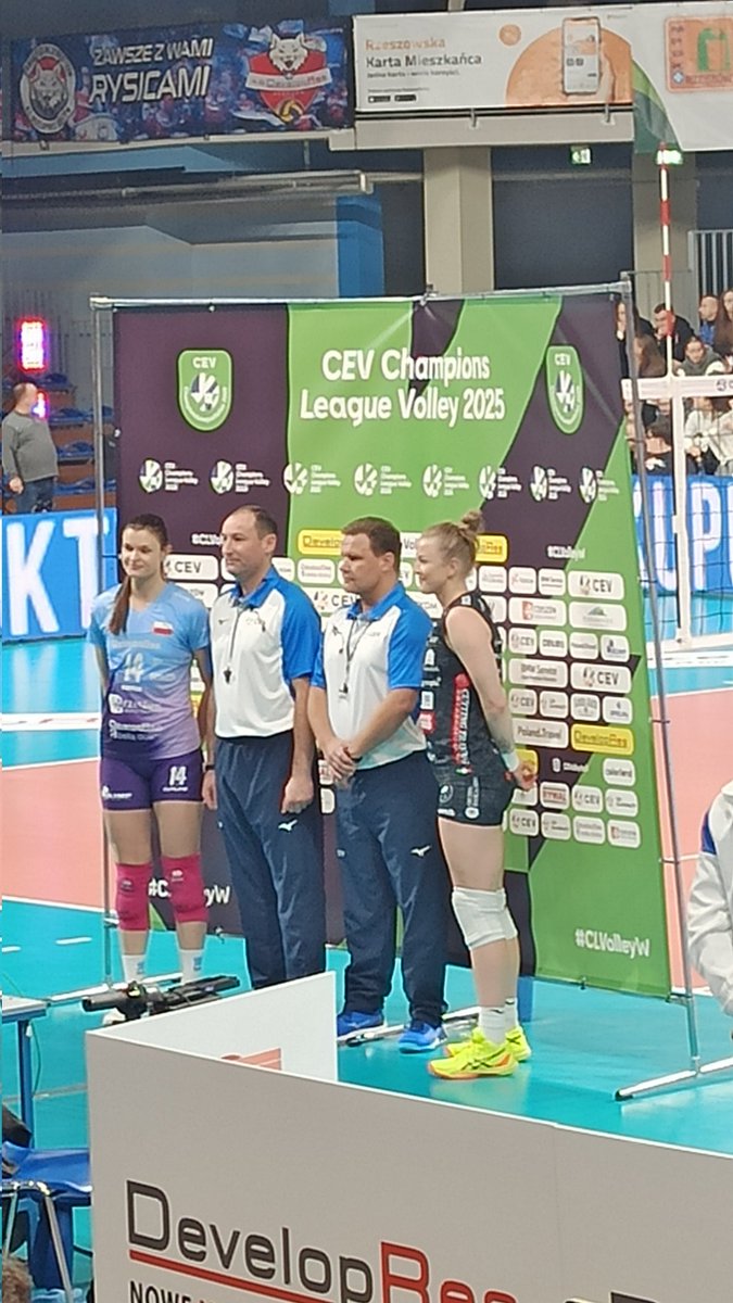 luckytwiceee's tweet image. #LigaMistrzyn #developres w końcu Asia Wolosz na żywo ❤️