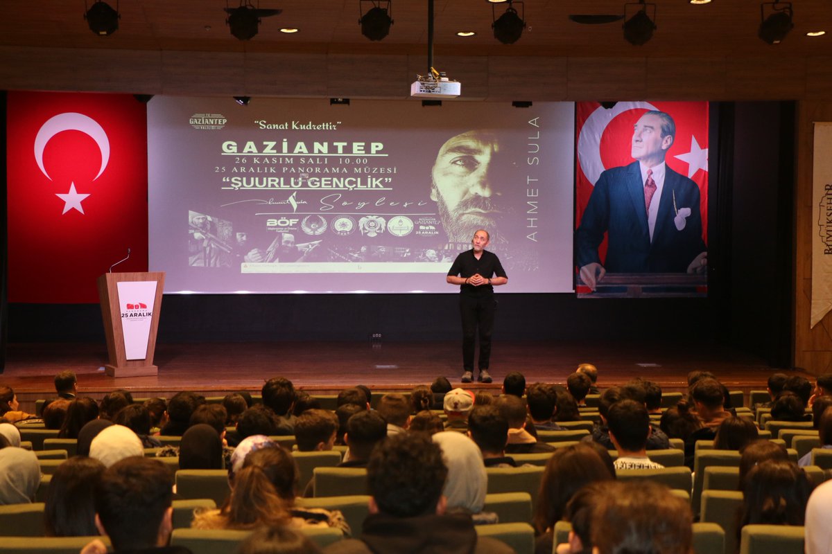 gazianteppolis's tweet photo. Polis Başmüfettişi 1. Sınıf Emniyet Müdürü Sayın Ahmet SULA, Terörle Mücadele Şube Müdürlüğümüzün organize ettiği “Şuurlu Gençlik" söyleşisinde gençlerle bir araya geldi. 

#GaziantepEmniyet https://t.co/BUT3Rreeta