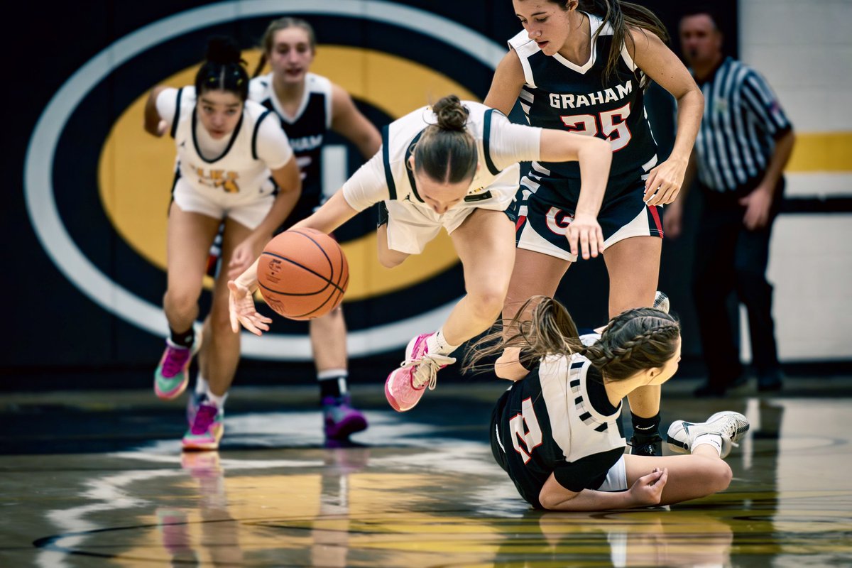 Favorite pic of the night. No matter the score, no matter the opponent, no matter the sport, <a href="/AmeliaDavis2026/">Amelia Davis</a> I’m blown away by the intensity at which you play every minute of every game. #pest #grit #basketball <a href="/chselksad/">Centerville Athletics</a> <a href="/ElksGirlsBBall/">Lady Elks Basketball</a>