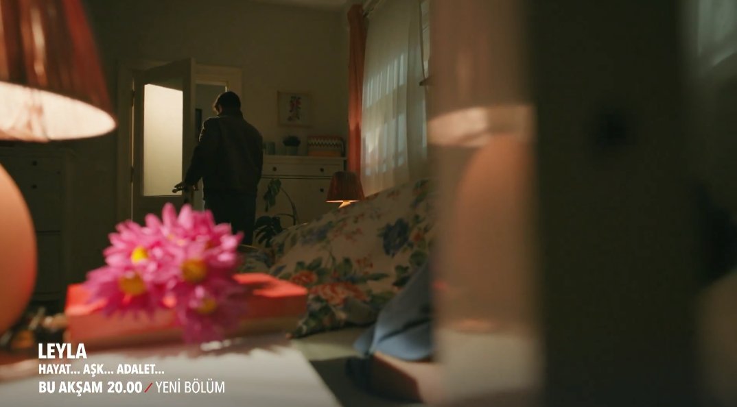 Uyandırılmadan bırakılıp giden çiçeklerin şarkıyla uyumu

#obenimdünyam #leyladizi
<a href="/peraband/">PERA</a>  <a href="/leyladiziresmi/">Leyla: Hayat... Aşk... Adalet...</a>