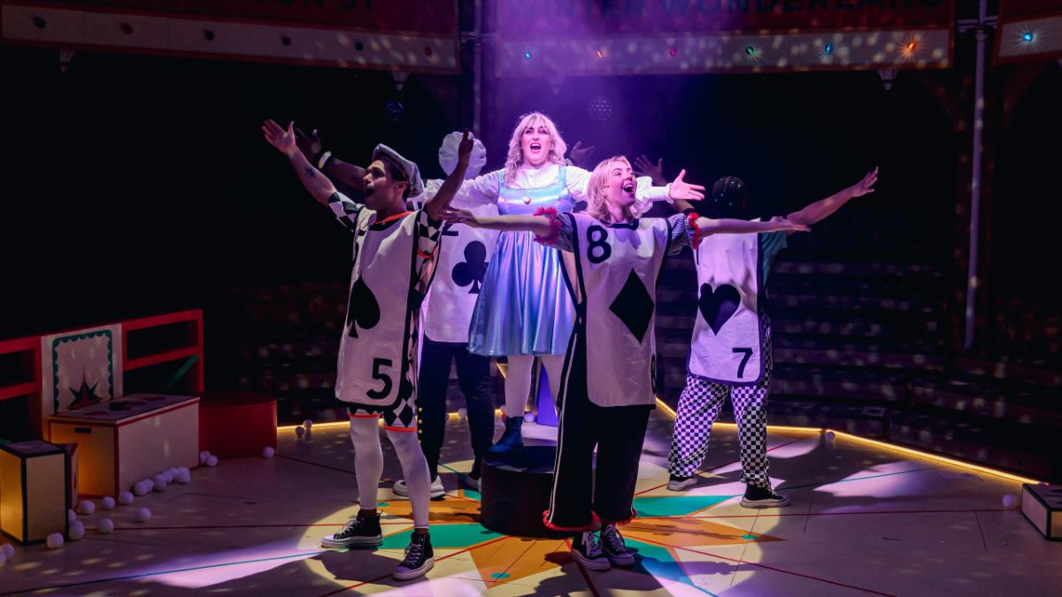 #REVIEW - Alice in Wonderland at <a href="/ShakespeareNP/">Shakespeare North Playhouse</a> "you will be as mesmerised as I was" northwestend.com/alice-in-wonde…