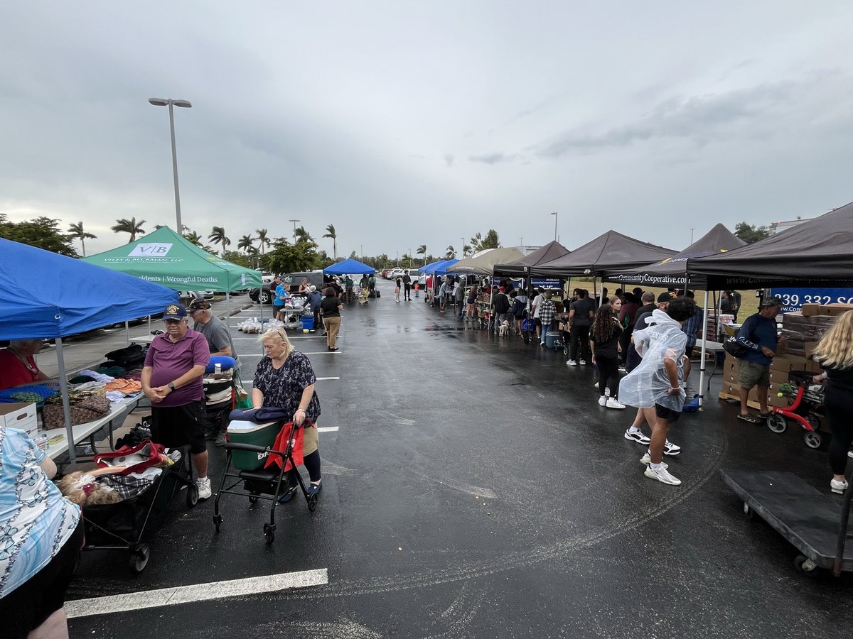 In keeping with the spirit of Thanksgiving, several community partners donated turkey meals, hygiene items, and more to Veterans who receive care from Bay Pines VA. 329 meals and 270 meals were donated in Pinellas and Lee Counties, respectively. 

Thanks to those who supported!