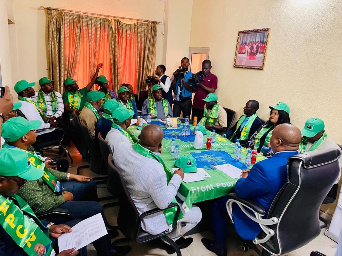 Par son Bureau politique réuni ce jour, le FRONT POUR UN CONGO NOUVEAU (FPCN) annonce son adhésion au projet de changement de la constitution du pays, répondant ainsi à l'appel du Président Félix TSHISEKEDI.
Oui aux réflexions tendant à adapter notre Constitution aux réalités