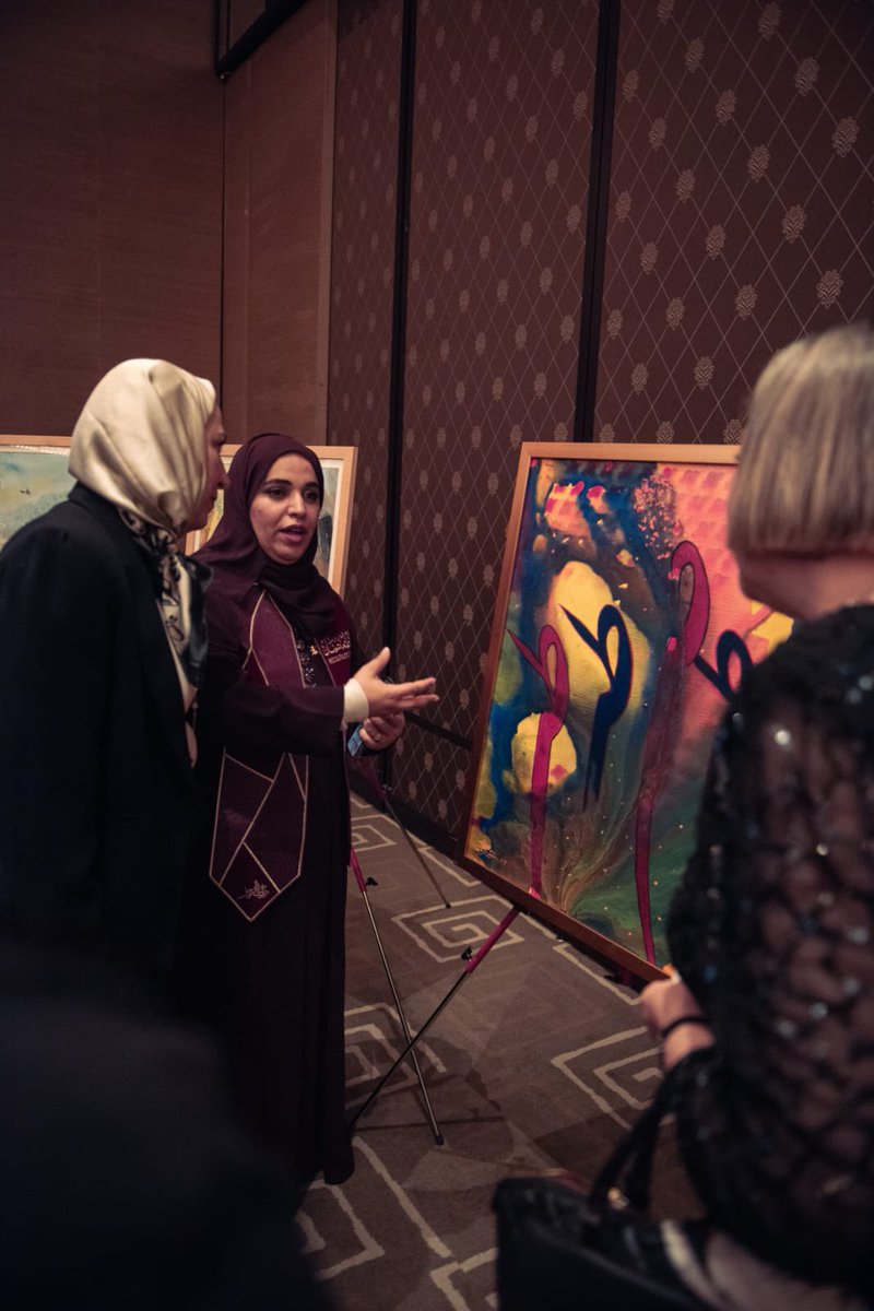 أقام سعادة السفير إدريس بن عبدالرحمن الخنجري حفل استقبال بمناسبة العيد الوطني الـ54 المجيد بفندق انتركونتيننتال جنيف، بحضور نخبة من السفراء ومسؤولي الامم المتحدة والمنظمات الدولية والمستثمرين ورجال الأعمال والاكاديميين، وسط الموسيقى واللوحات والأطباق الشعبية العمانية.