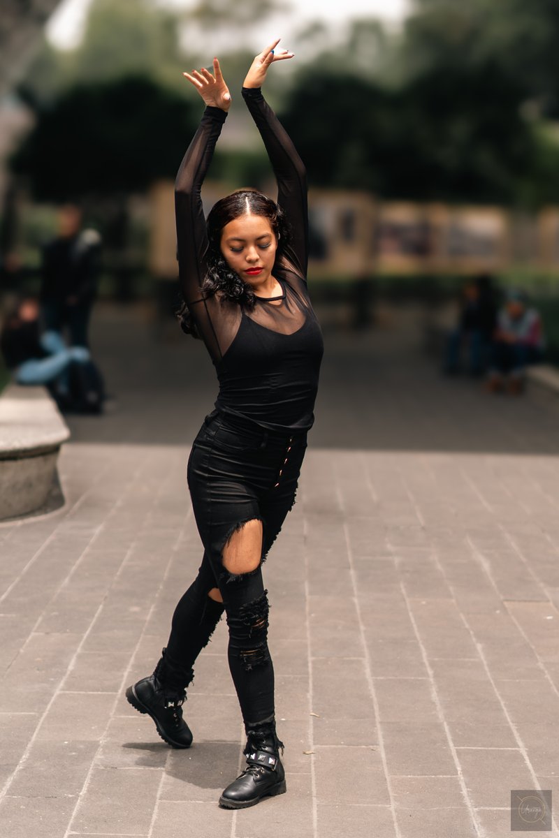 Urangafoto's tweet photo. #urangafoto "La libertad no puede ser concedida: tiene que ser conquistada" (Max Stirner) #danza #fotografia https://t.co/r6X3sZNVtT
