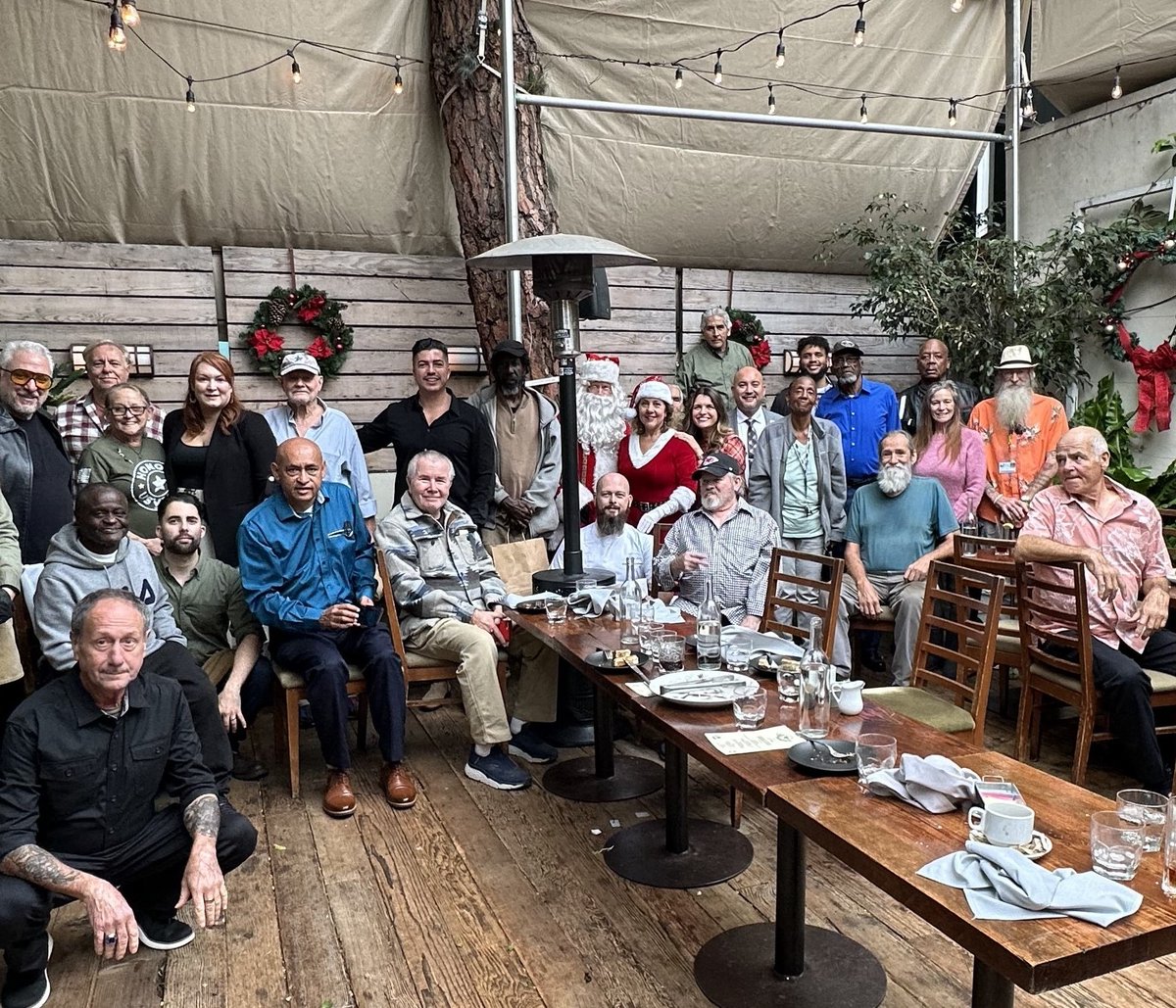 We’re awed by the #Thanksgiving celebration hosted by Fia restaurant for veterans we serve on the West LA VA campus. Thank you, Executive Chef Scott Erickson, a Marine veteran, and Fia owner Michael Greco!
cbsnews.com/losangeles/vid…

#servingthosewhoserved
#honorusvets
#Thankful