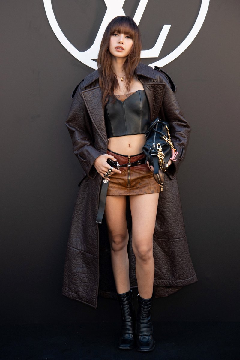 JumpTrailers's tweet photo. LISA 4K
Louis vuitton ss25 show. https://t.co/t7NxSiWD7S