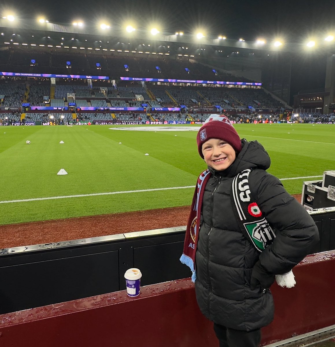 Smiley_Sara87's tweet photo. European nights under the lights! Let’s go 💪🏼 
@avfclive @AVFCOfficial #avfc #avfclive https://t.co/m73X0j99cr