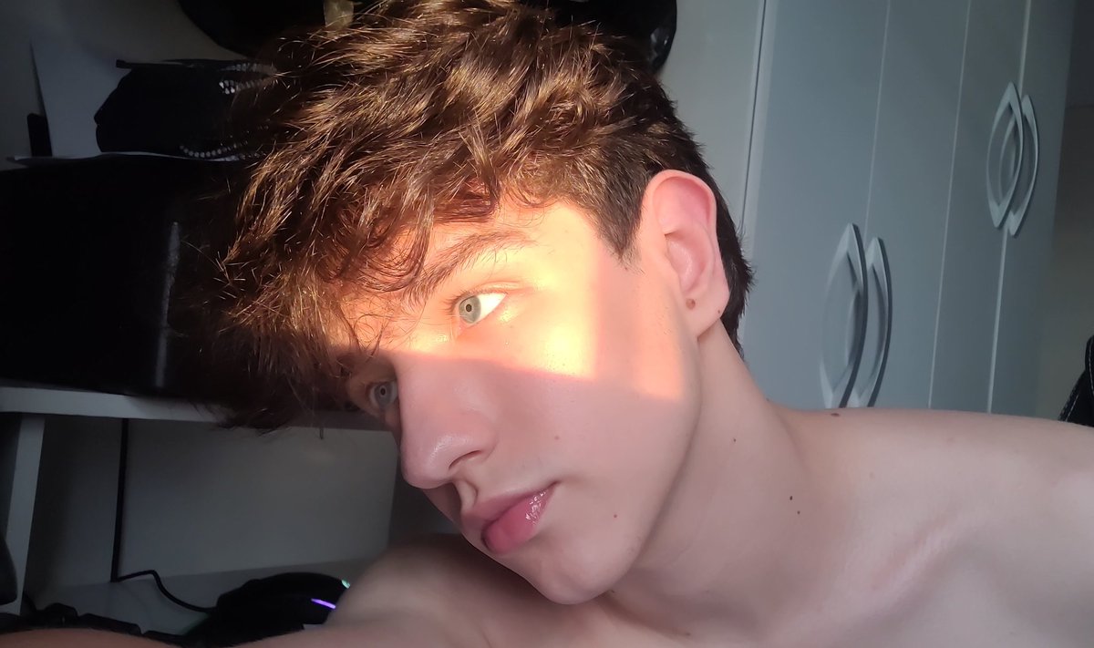 aleexdiary's tweet image. Acho que tenho A foto