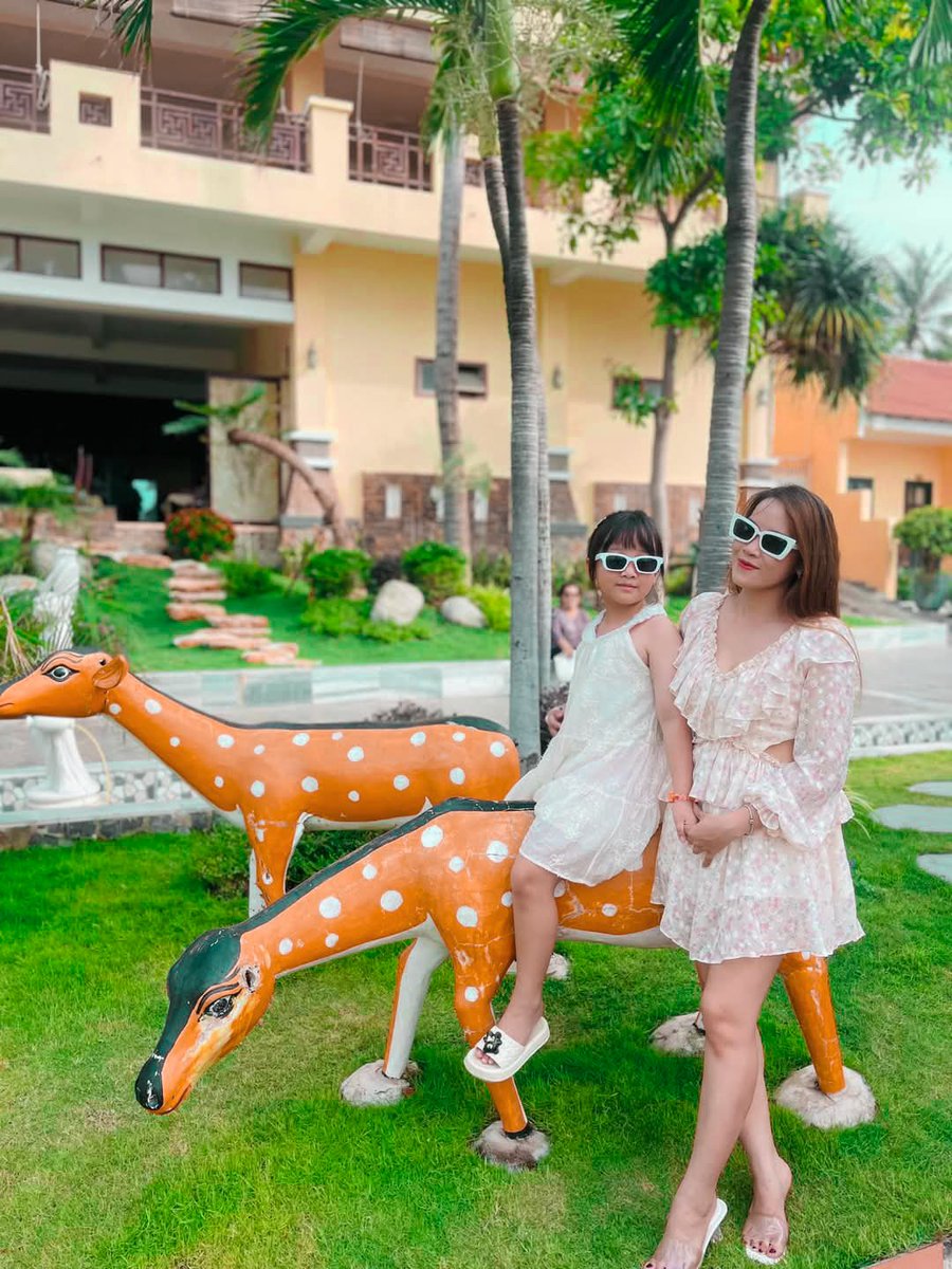 lee268888's tweet photo. Thứ ta chụp lại không chỉ là hình ảnh,
Thứ ta chụp là thời tiết đẹp,
Là tâm trạng tốt,
Là thanh xuân, là năm tháng,
Là thời gian không quay trở lại …

#Hangzhou
#PhanThietcógìvui
#giadinhlaso1 https://t.co/SsyrTklYPN