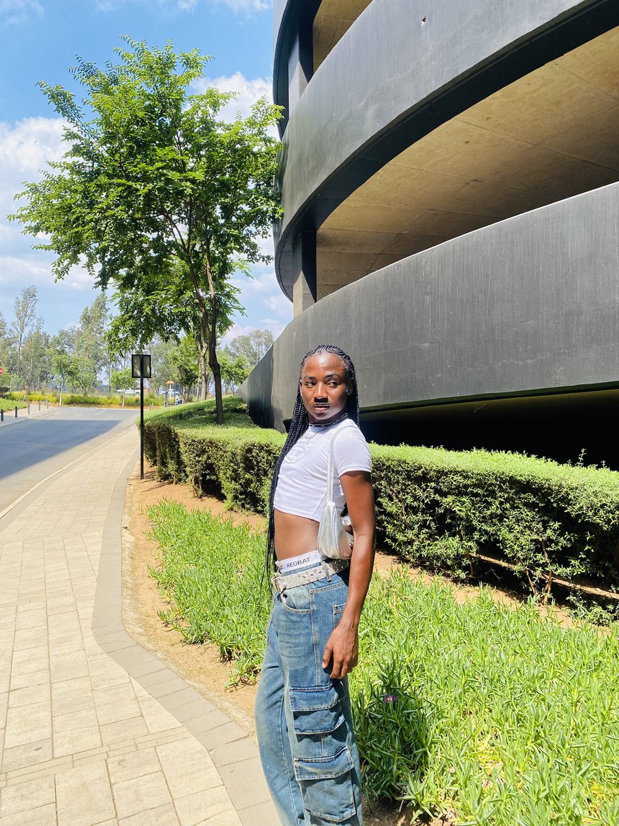 MafumaLera35103's tweet image. Siri play Push to Start by Tyla😮‍💨🤍
#tyla #pushtostart #fyp