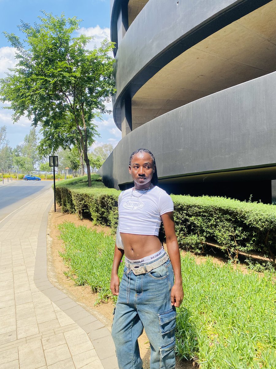 MafumaLera35103's tweet image. Siri play Push to Start by Tyla😮‍💨🤍
#tyla #pushtostart #fyp