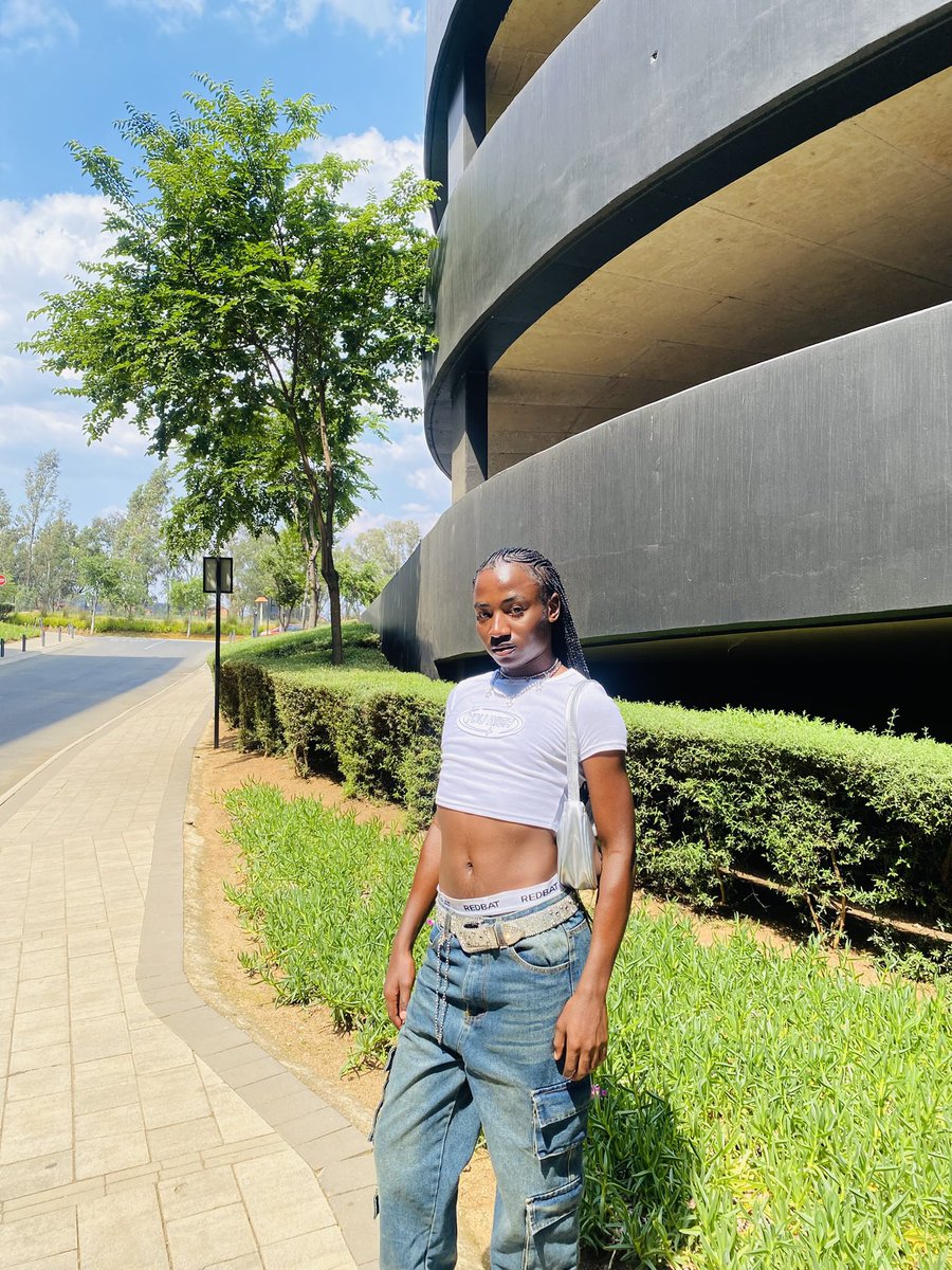 MafumaLera35103's tweet image. Siri play Push to Start by Tyla😮‍💨🤍
#tyla #pushtostart #fyp