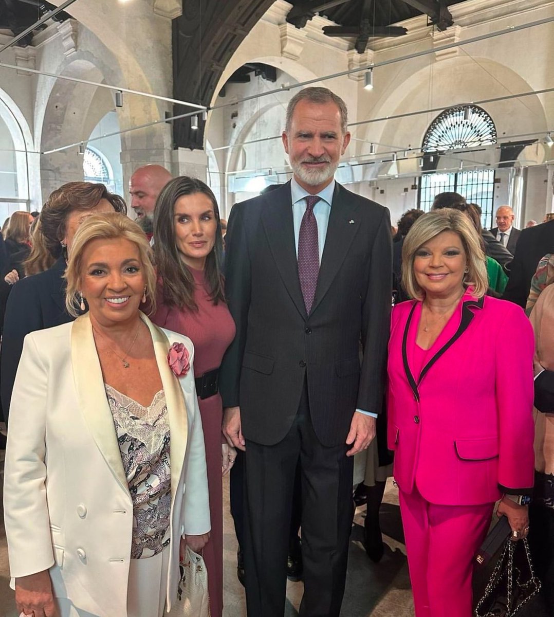 ¡Cómo han crecido la princesa Leonor y la infanta Sofía!😂😂😂