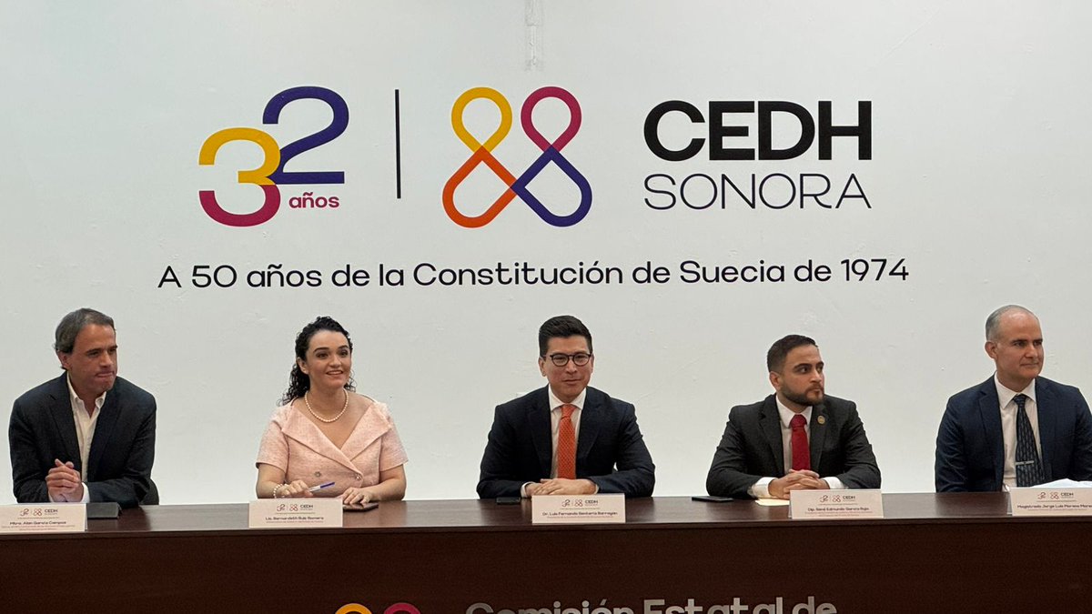 ClusterDeSonora's tweet photo. Extendemos nuestras felicitaciones por el 32 aniversario de la Comisión Estatal de Derechos Humanos.
Durante la ceremonia el Dr. Luis Fernando Rentería Barragán, Presidente de la Comisión Estatal de Derechos Humanos, reconoció la importancia de seguir trabajando por un futuro más justo. 
¡Juntos construimos un futuro más justo!
@cedhsonora 
@AMSACSONORA