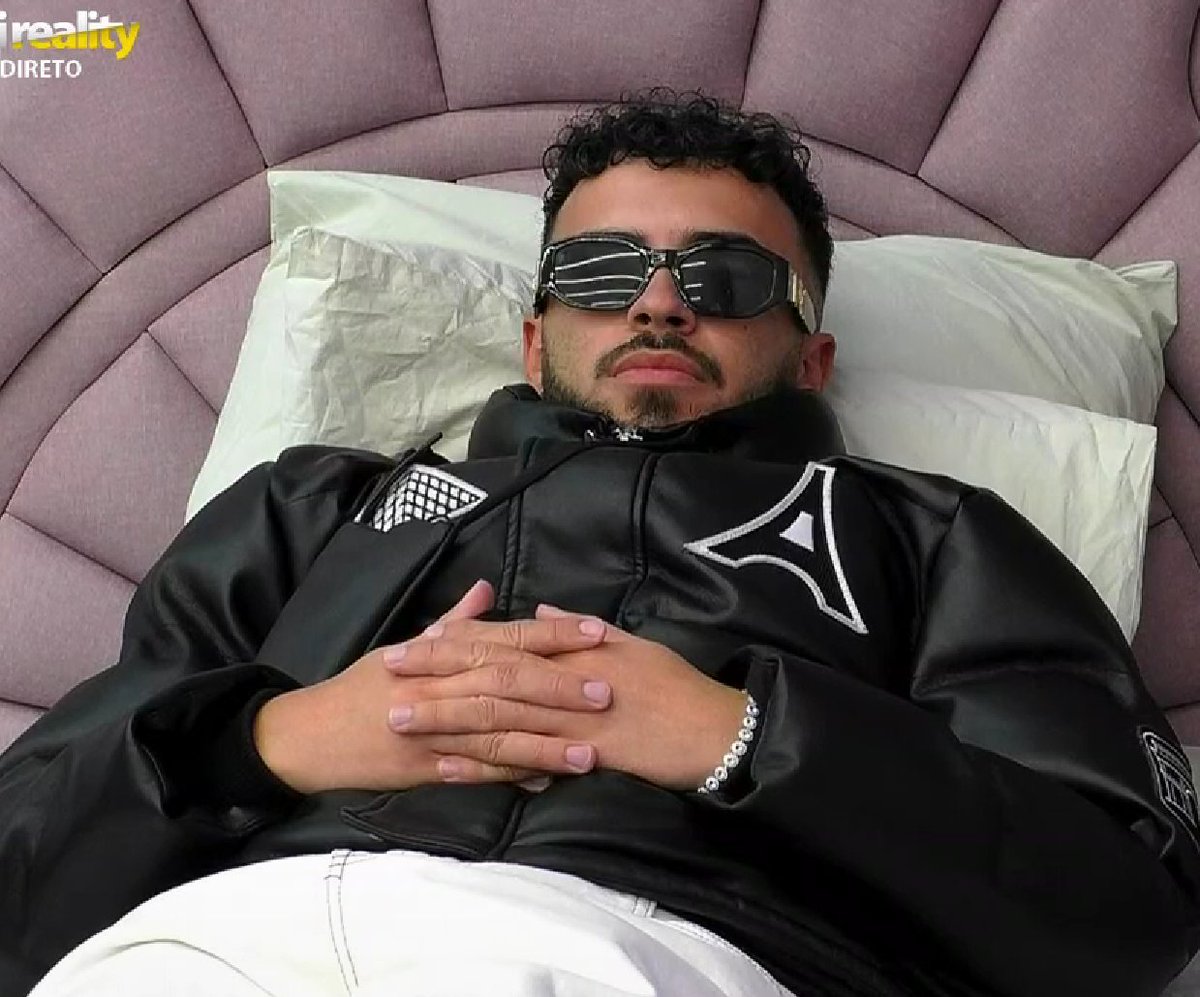 Eu morro quando este homem se deita igual à clientela dele #sstvi