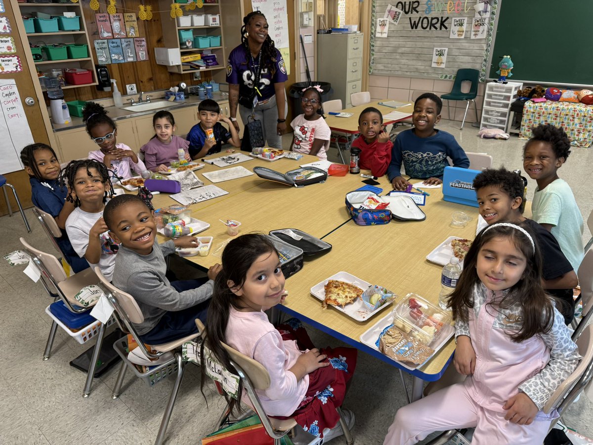 ErinDent_'s tweet photo. There’s nothing like having a class lunch bunch the day before Thanksgiving break!! We also created turkey disguises after reading Turkey Trouble 🦃 https://t.co/L2cO6QsGqW