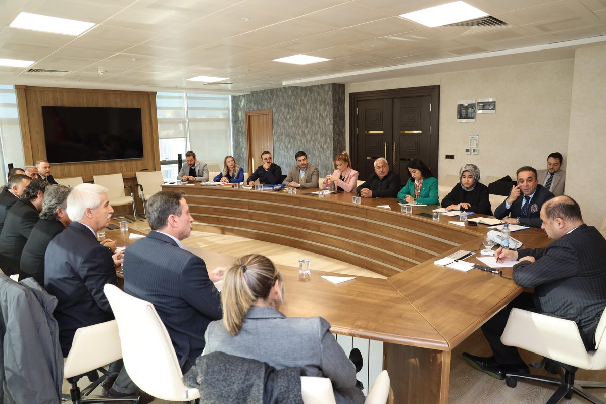 Kent Konseyi Başkanı Süleyman Hartavioğlu ve Yönetim Kurulu Üyeleri, Şanlıurfa Büyükşehir Belediye Başkanımız Mehmet Kasım Gülpınar'ı ziyaret etti.
Nazik kabulleri ve yakın ilgileri için Sayın Başkan’a teşekkür ediyoruz.