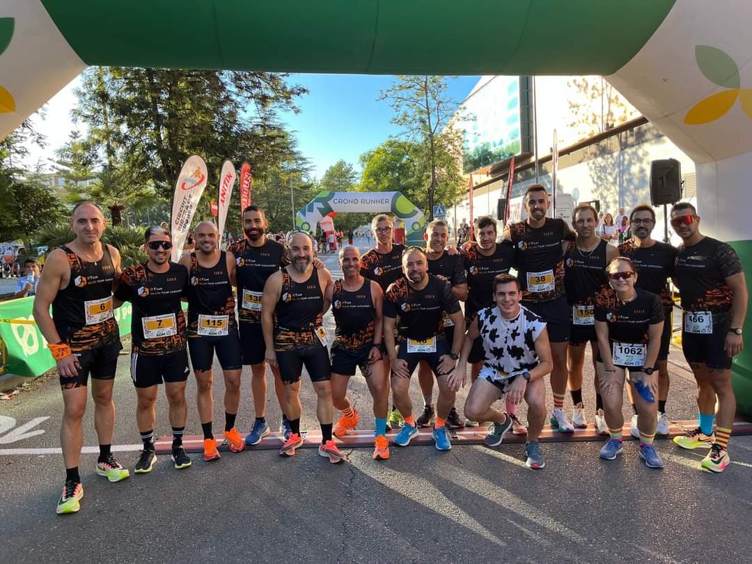 Pierarunner7's tweet photo. XLIV Volta a peu Carcaixent 2024
La millor marcar personal en la 10k del poble impresionant el carreron que me vaig fer!! A 4:26/km RP!! 🛫🛫🛫 en casa!! https://t.co/IvHYe2aiD6