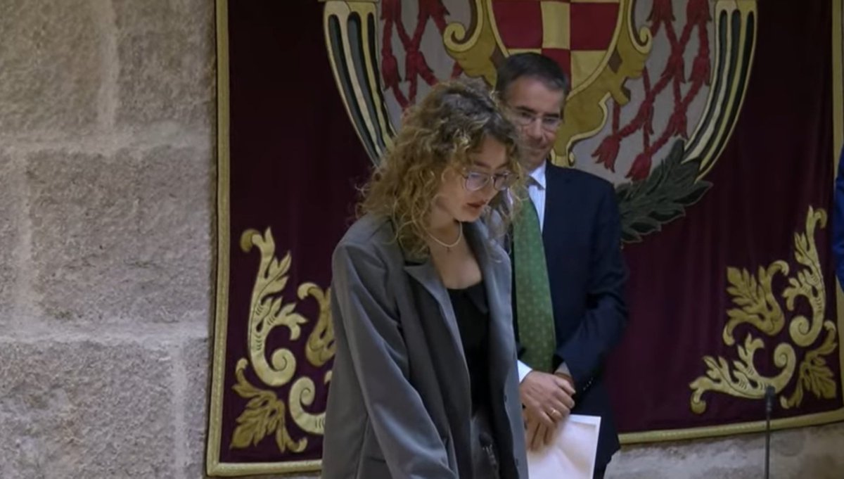 DelegEducaUAH's tweet photo. Esta mañana hemos asistido a la toma de posesión del @ceuah, donde han tomado posesión de su cargo nuestras compañeras Eloísa, Aitana y Yolanda. Ademas, Eloísa también ha tomado posesión de su cargo como delegada general de educación. Les mostramos todo nuestro apoyo y orgullo. https://t.co/wp0hICkpEB